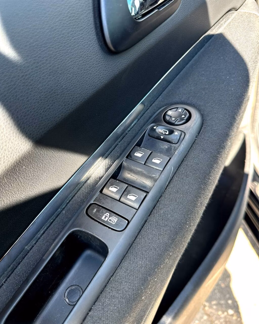 Peugeot 5008 фото 16