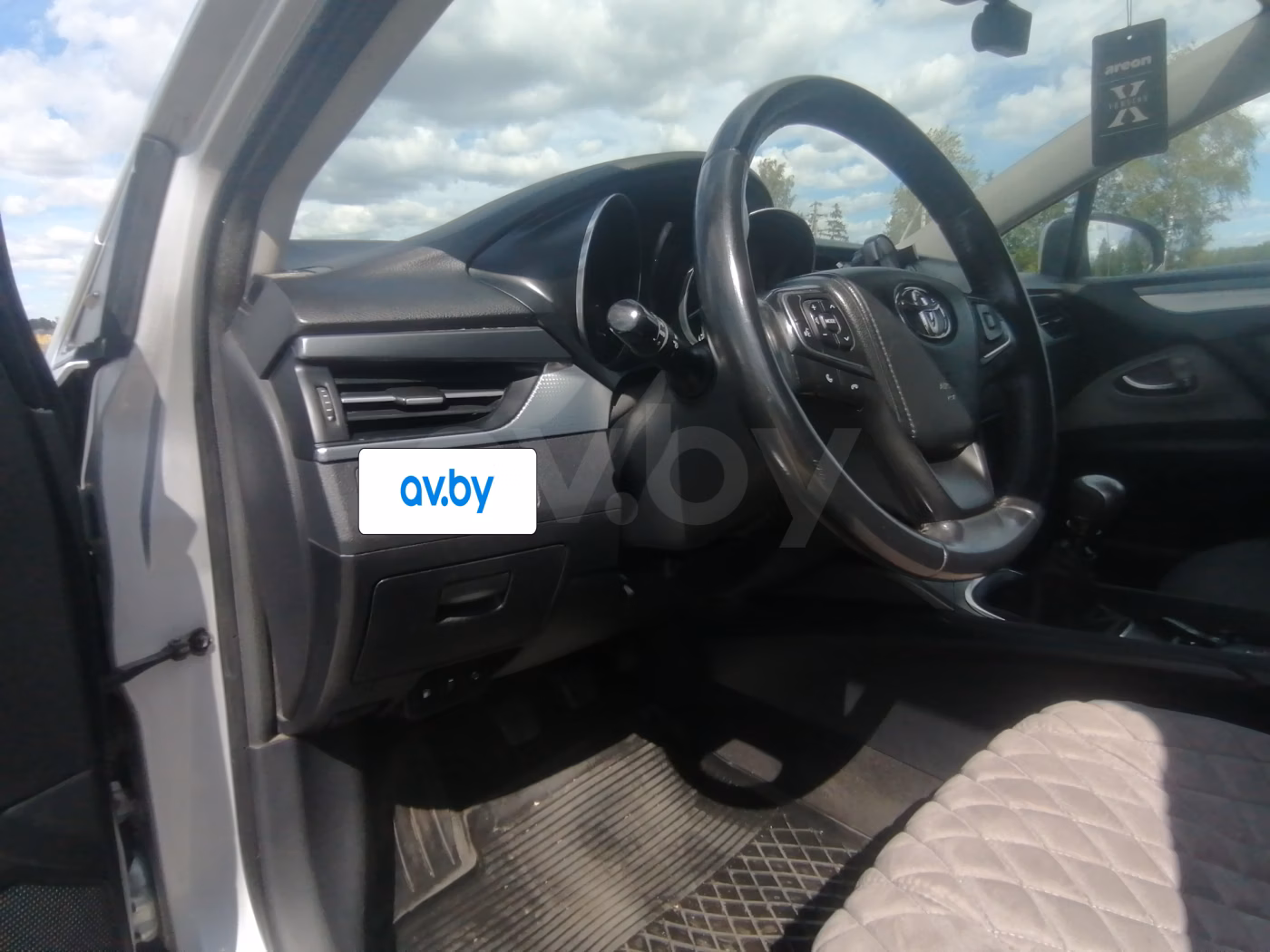 Toyota Avensis фото 11