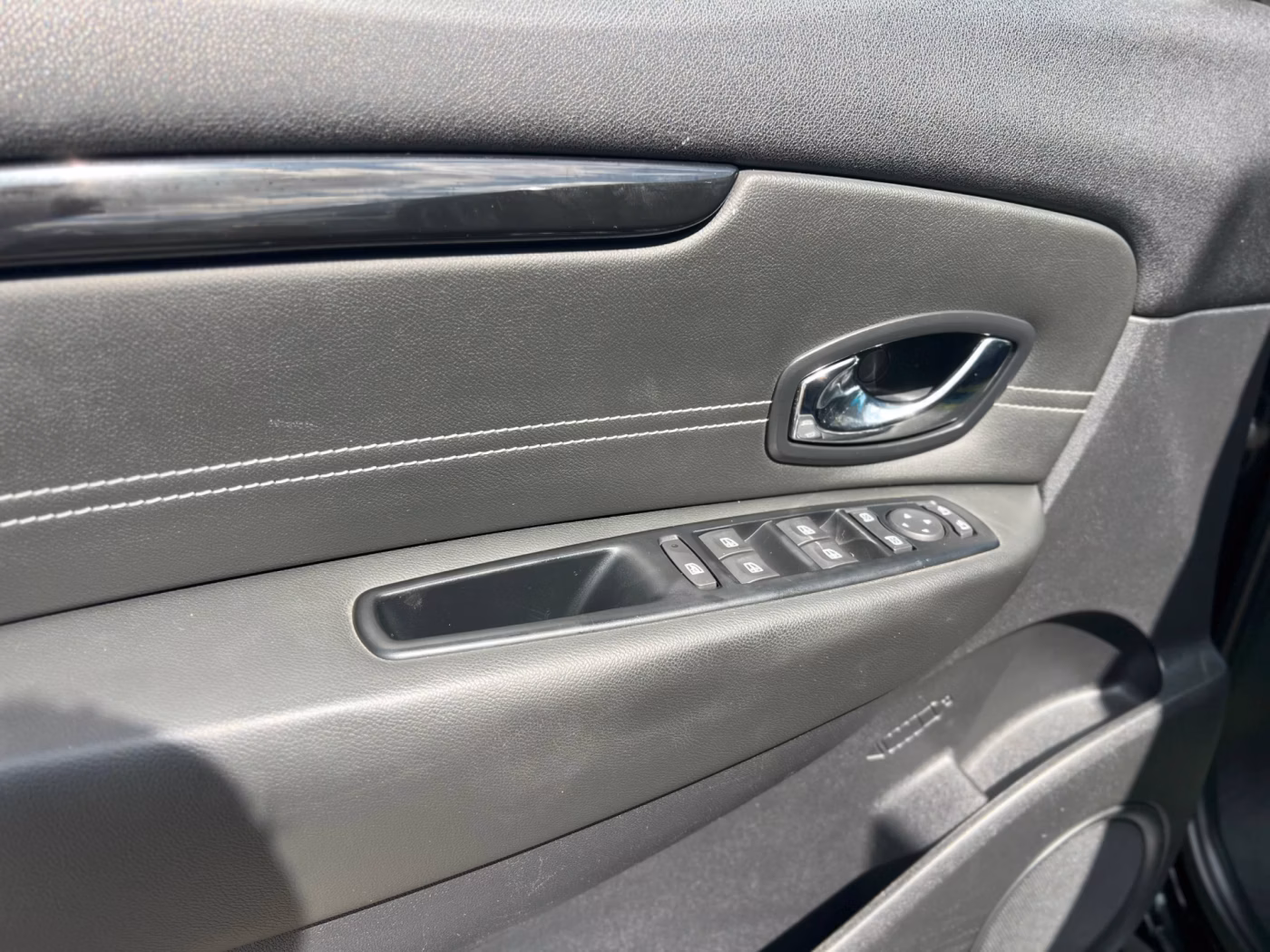 Renault Grand Scenic фото 10