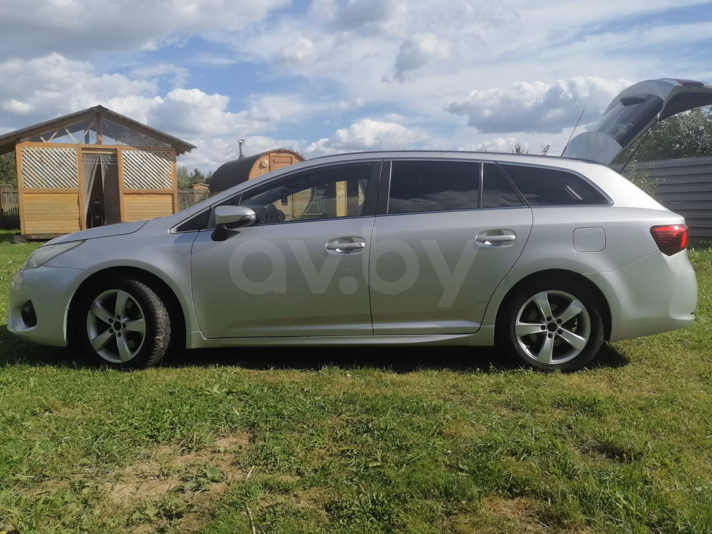 Toyota Avensis фото 12
