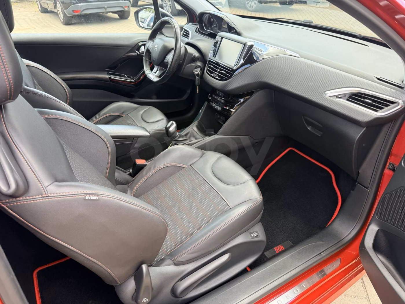 Peugeot 208 фото 7