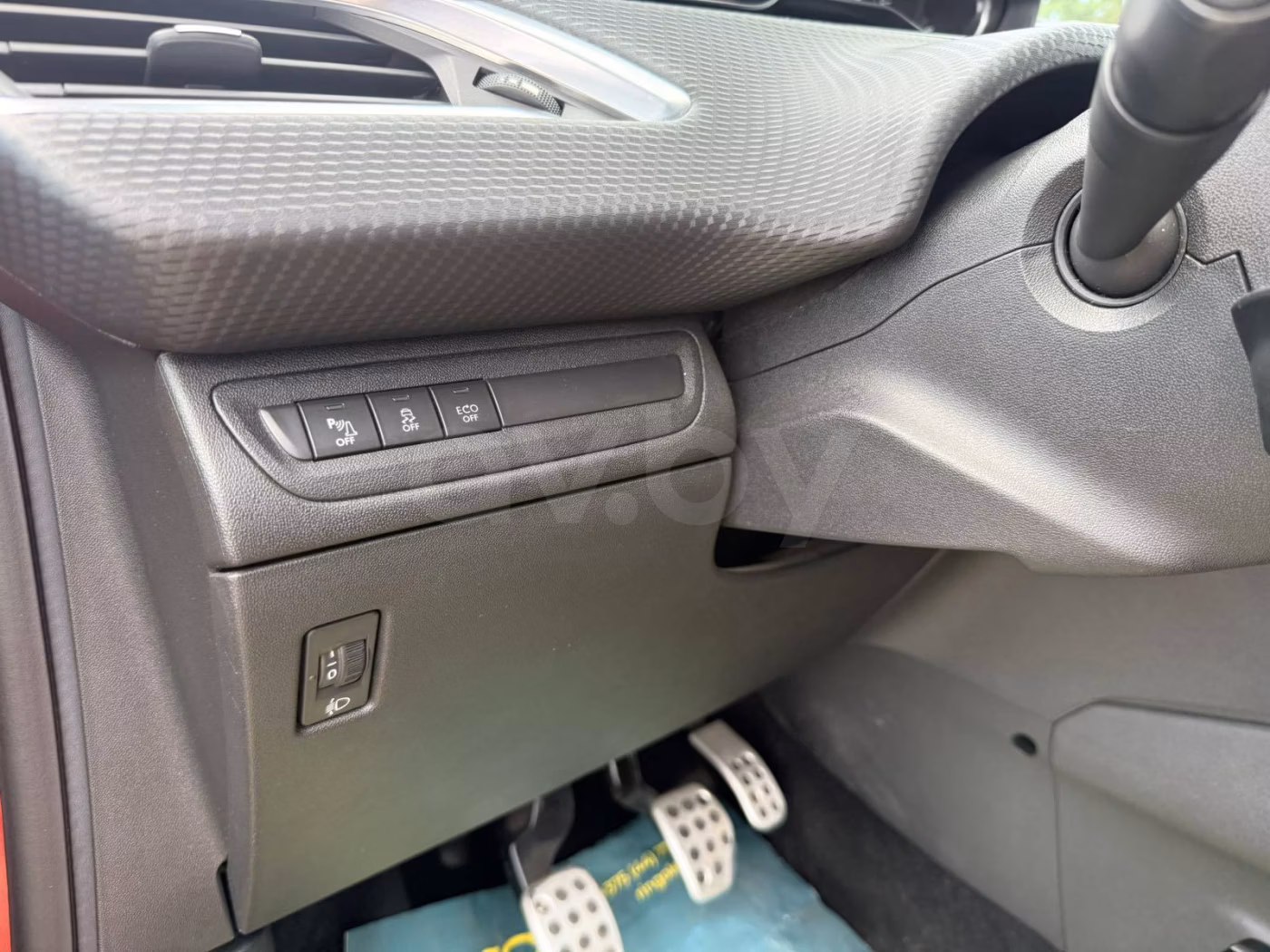 Peugeot 208 фото 13