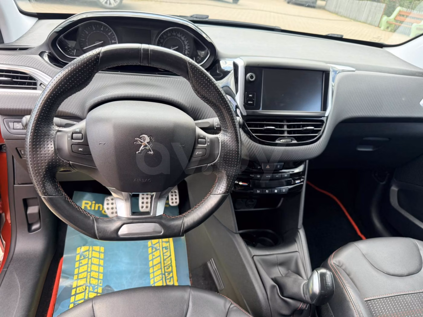 Peugeot 208 фото 11