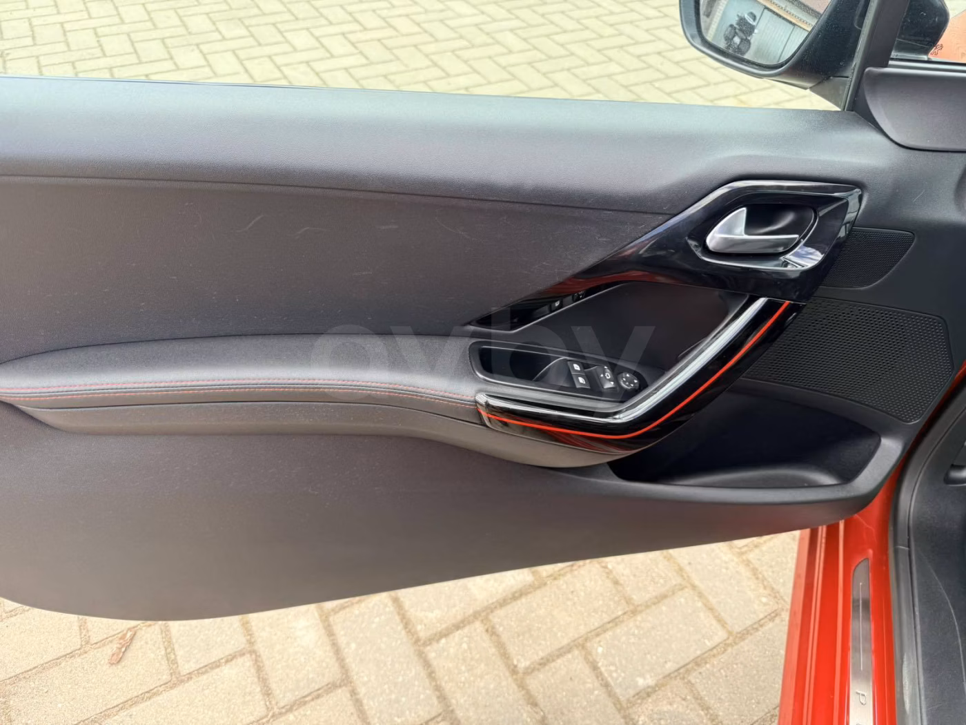 Peugeot 208 фото 16