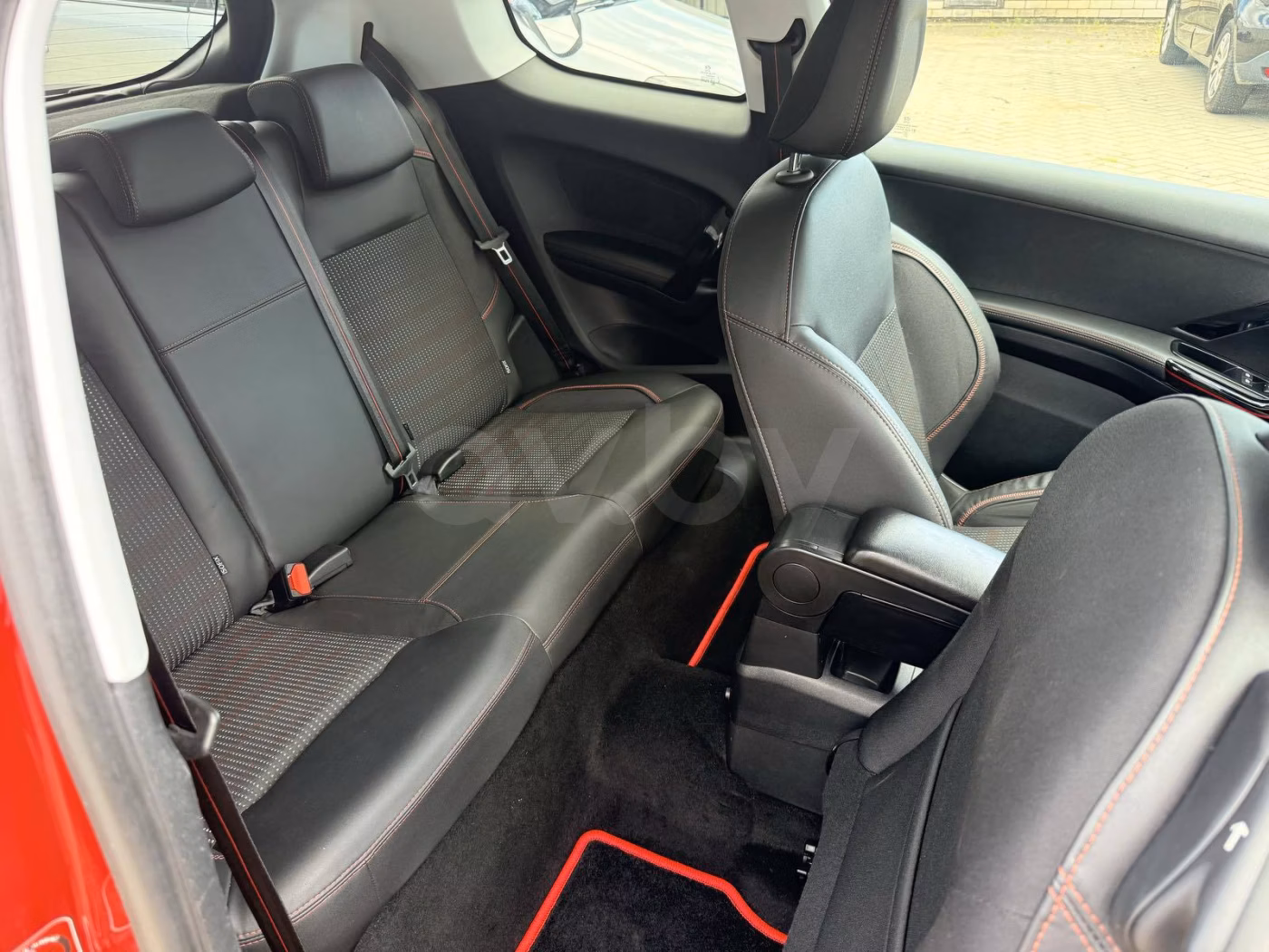 Peugeot 208 фото 9