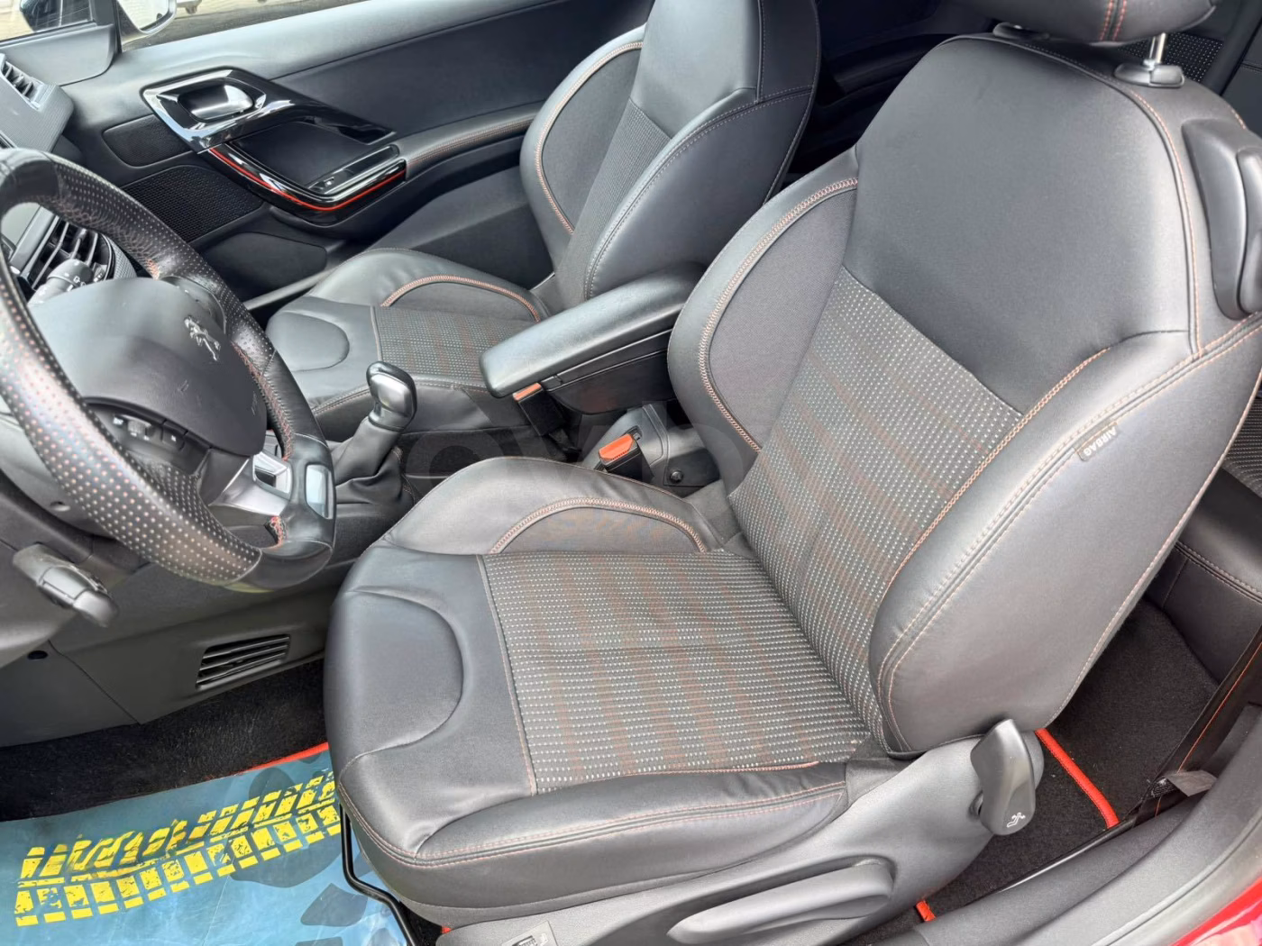 Peugeot 208 фото 28