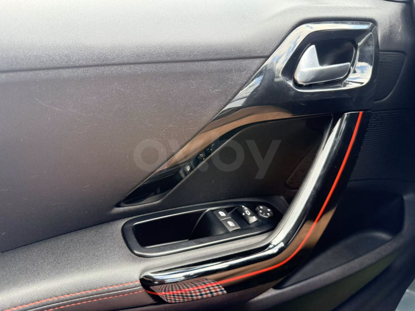 Peugeot 208 фото 20
