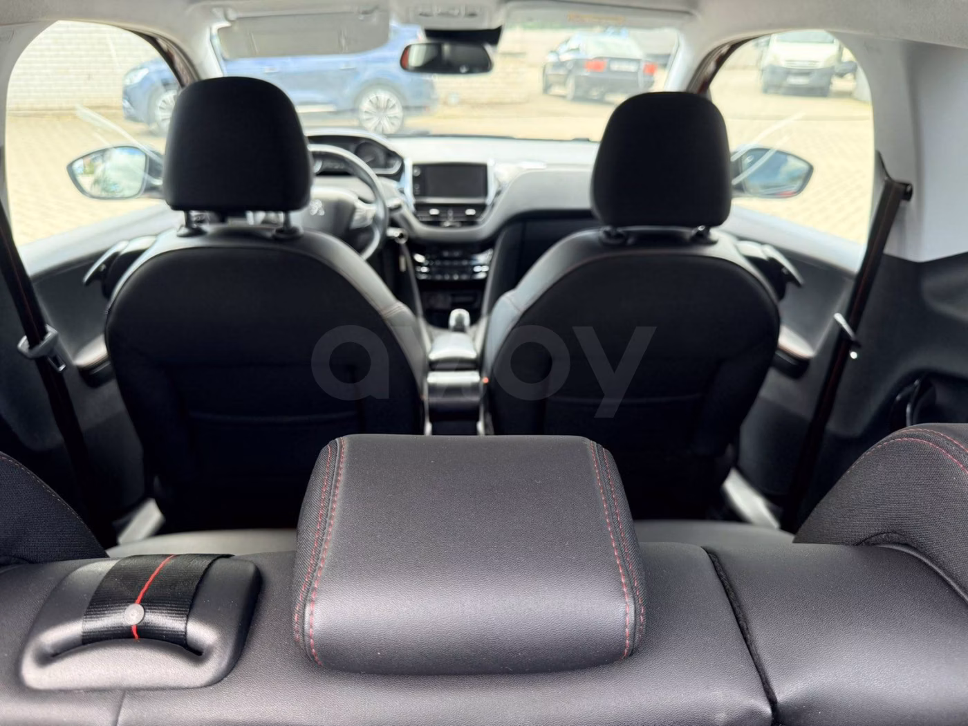 Peugeot 208 фото 30