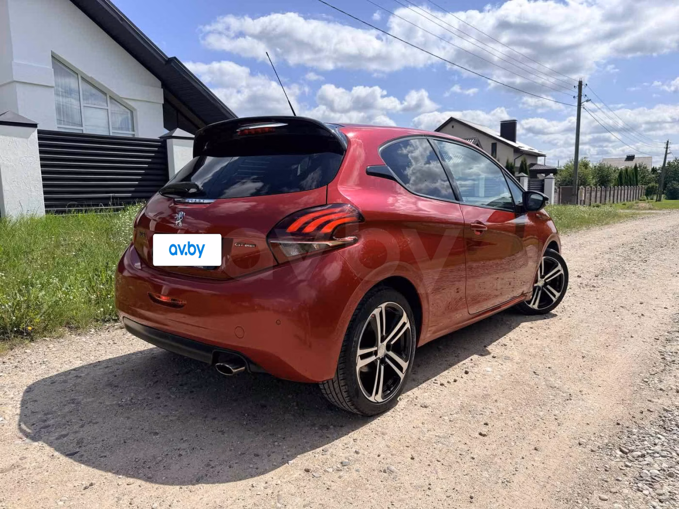 Peugeot 208 фото 4