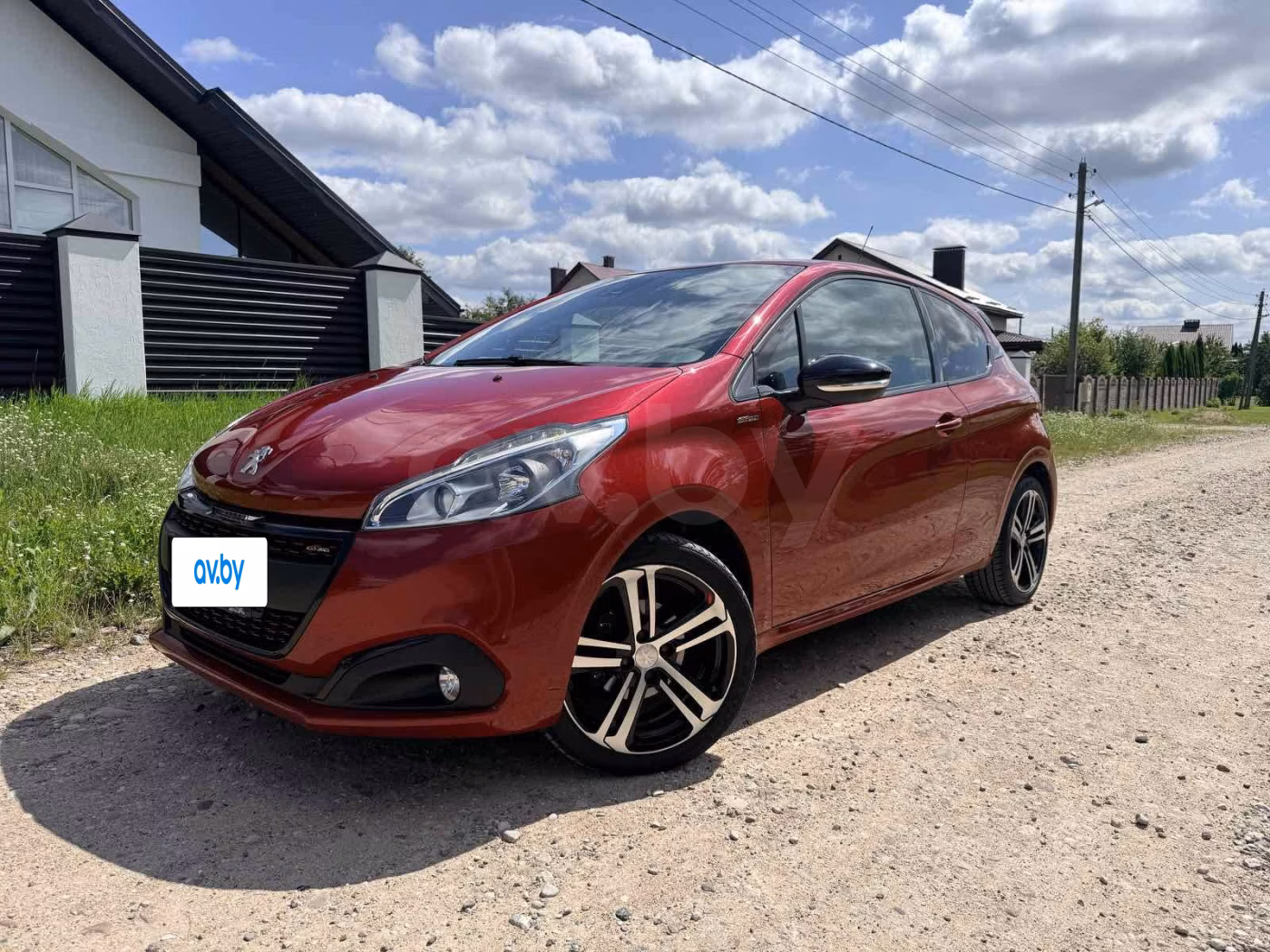 Peugeot 208 фото 3