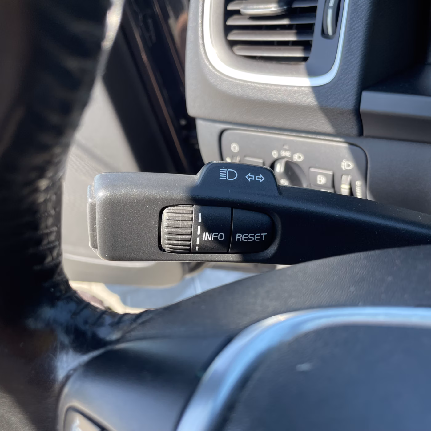 Volvo V60 фото 15