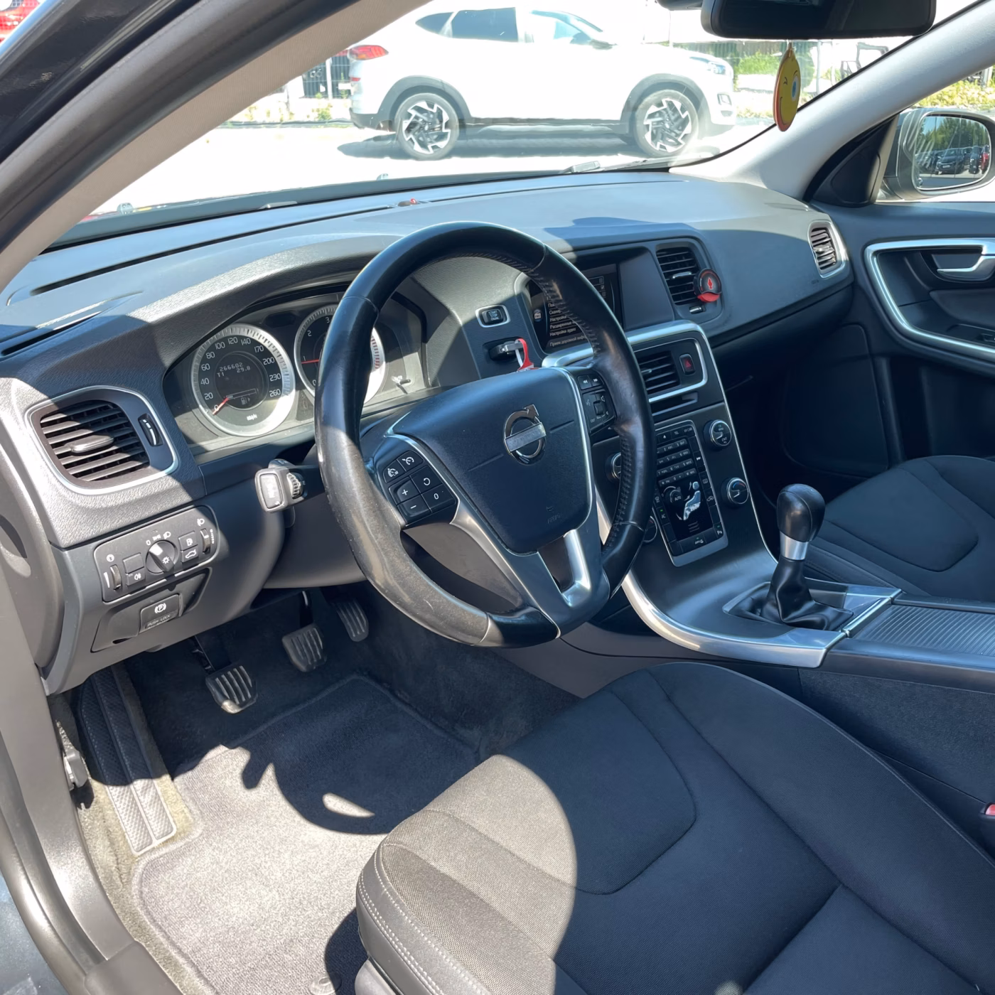 Volvo V60 фото 12