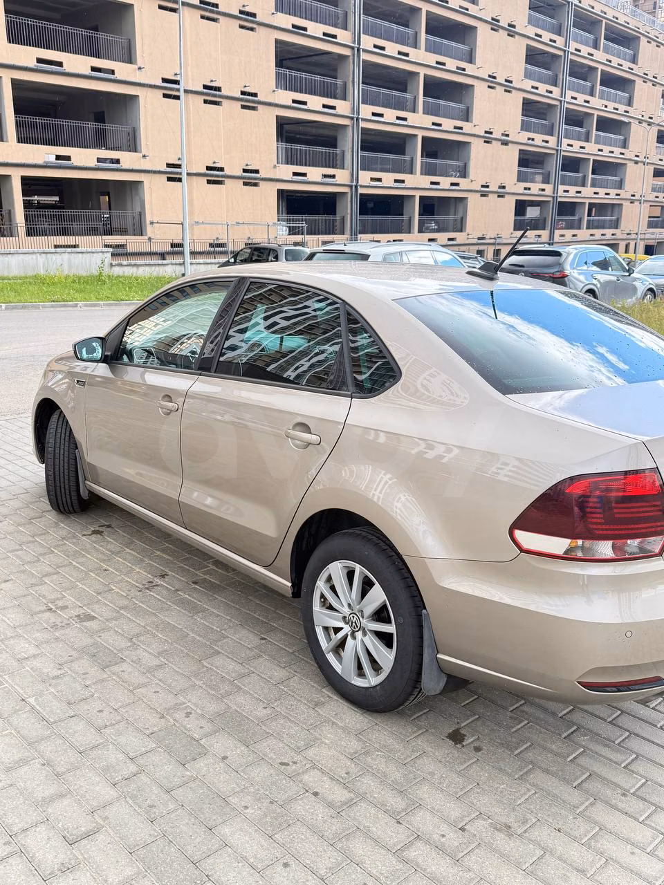 Volkswagen Polo Sedan фото 2
